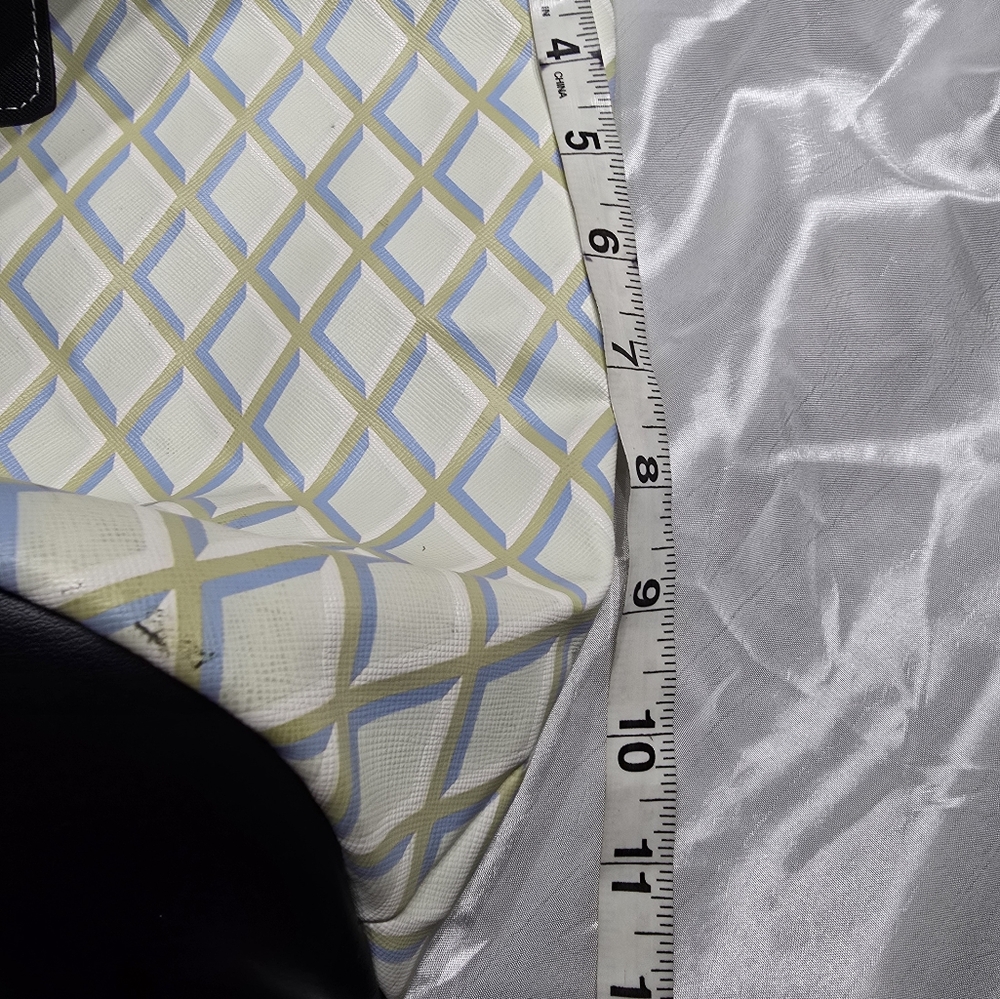 Scout Diamond Pattern Tote - Cream and Black - Picture 12 of 15
